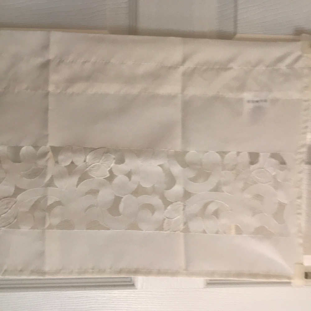 Valance - Picture 2 of 2